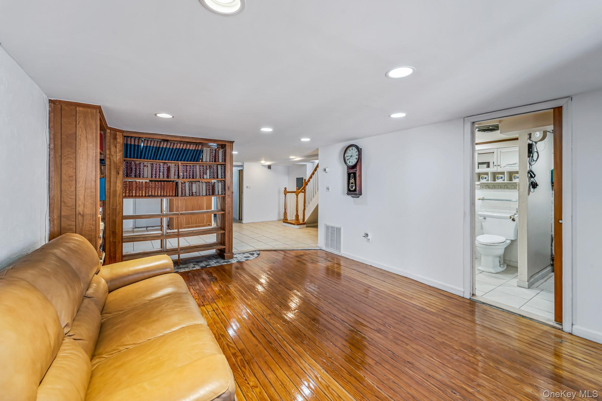 Single Family 33rd Queens, NY 11361, MLS-990668-24