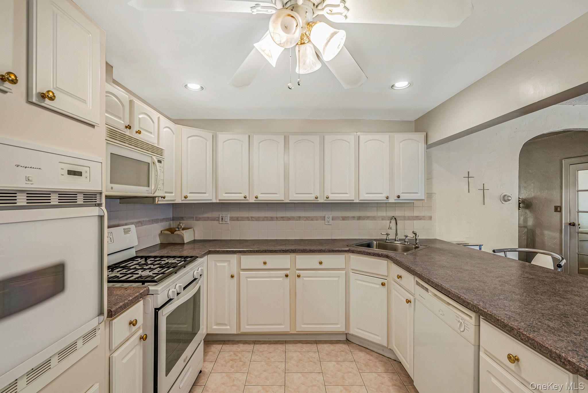 Single Family Continental  Nassau County, NY 11542, MLS-990685-20