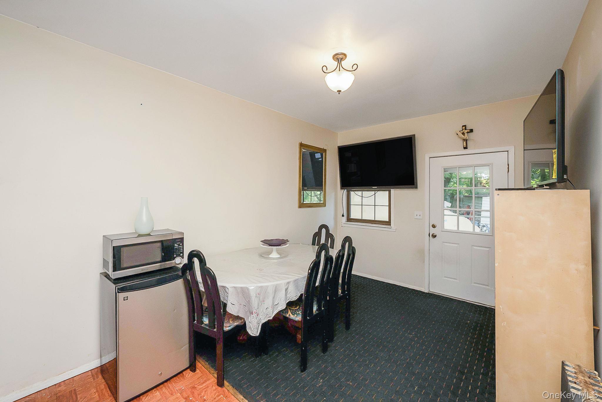 Single Family Continental  Nassau County, NY 11542, MLS-990685-23