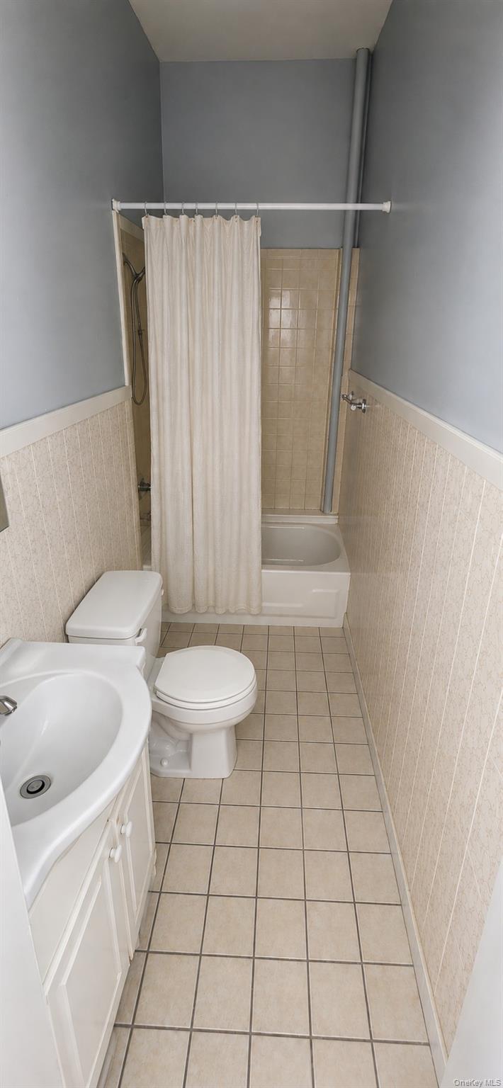 Single Family Arnold Avenue Queens, NY 11378, MLS-990773-11