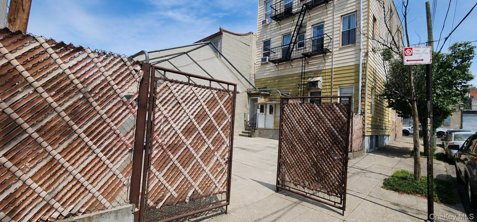 Single Family Arnold Avenue Queens, NY 11378, MLS-990773-4