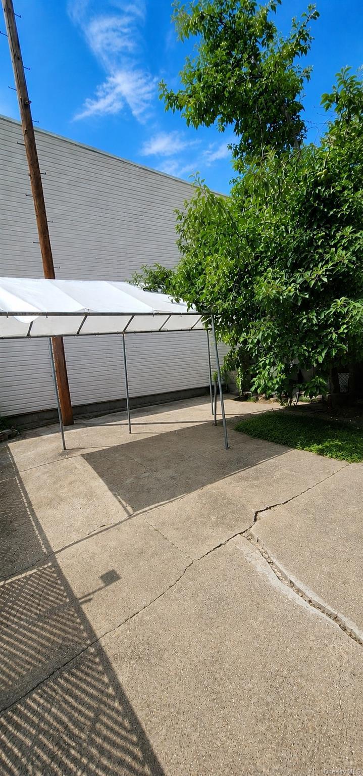 Single Family Arnold Avenue Queens, NY 11378, MLS-990773-6