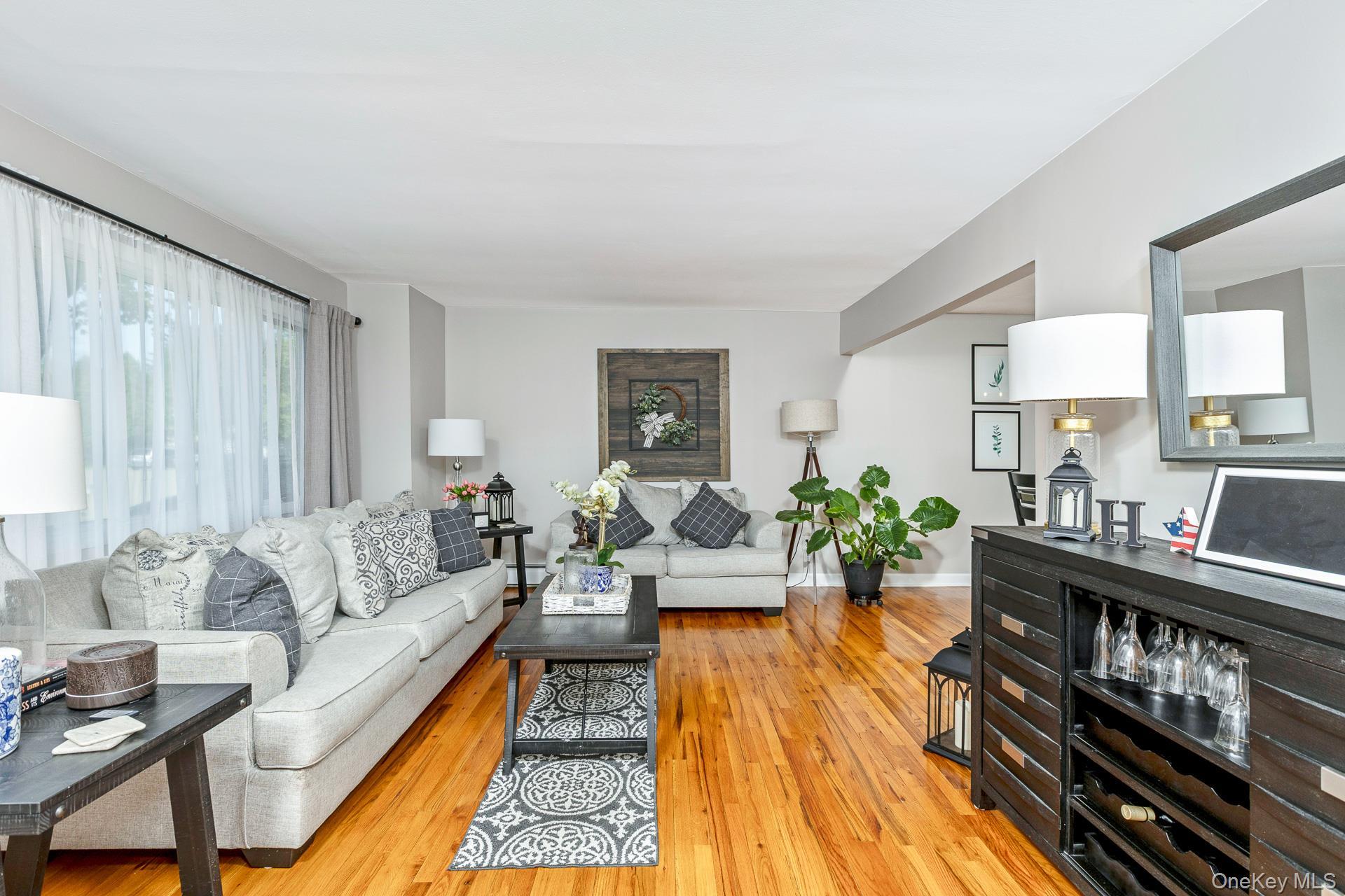 Single Family Regina  Suffolk County, NY 11746, MLS-990783-4