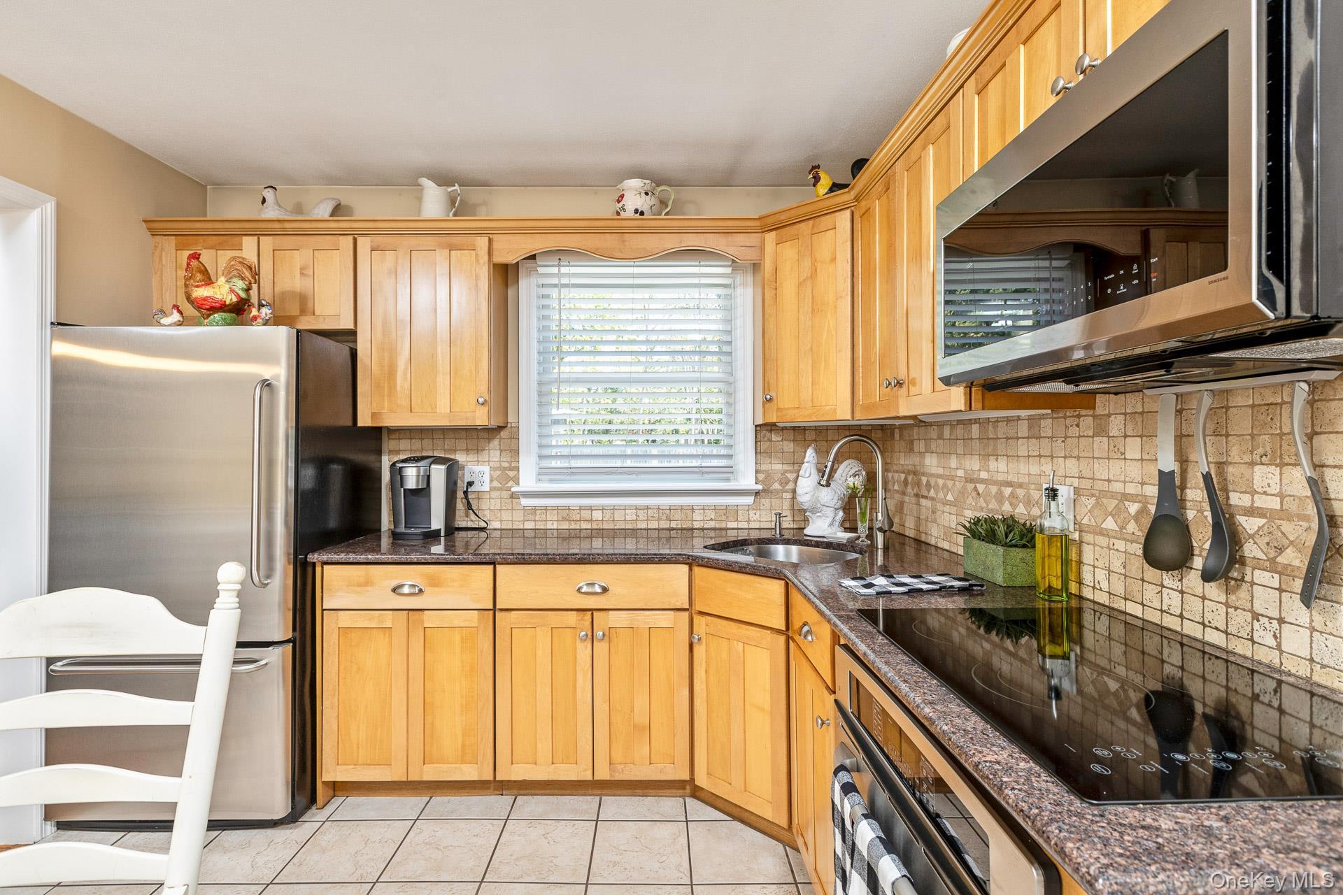 Single Family Regina  Suffolk County, NY 11746, MLS-990783-7
