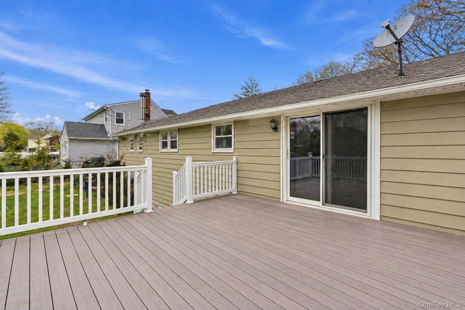 Single Family Parkwood Drive  Suffolk County, NY 11967, MLS-990819-22