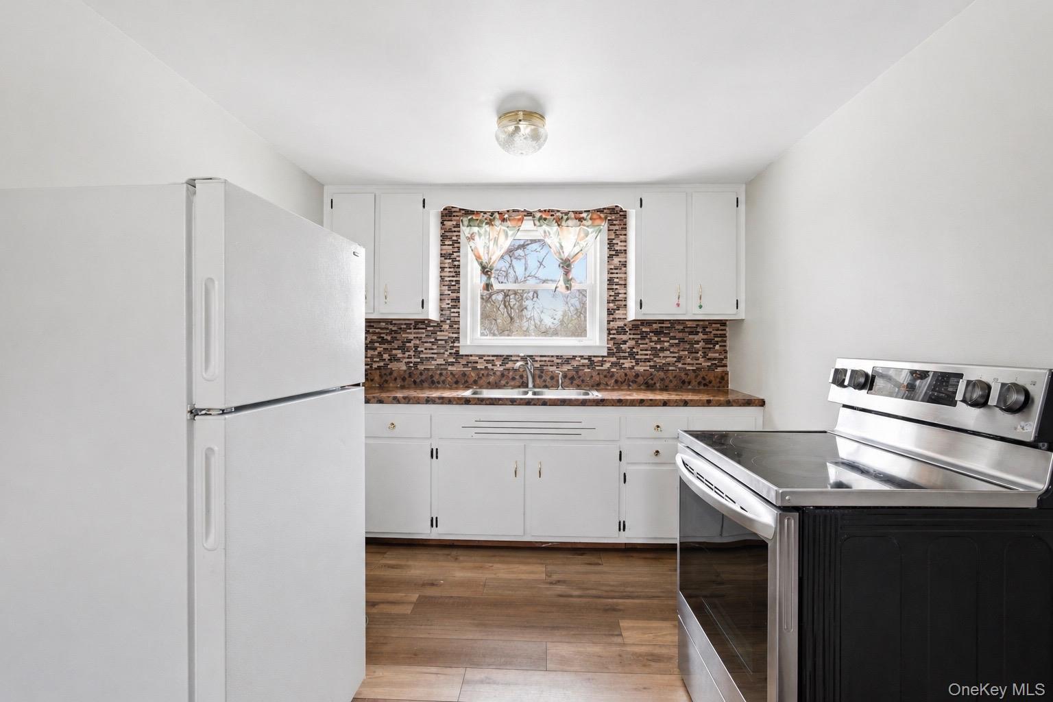 Single Family Parkwood Drive  Suffolk County, NY 11967, MLS-990819-4