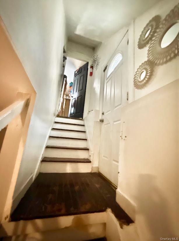 Single Family Hering  Bronx, NY 10469, MLS-990828-12