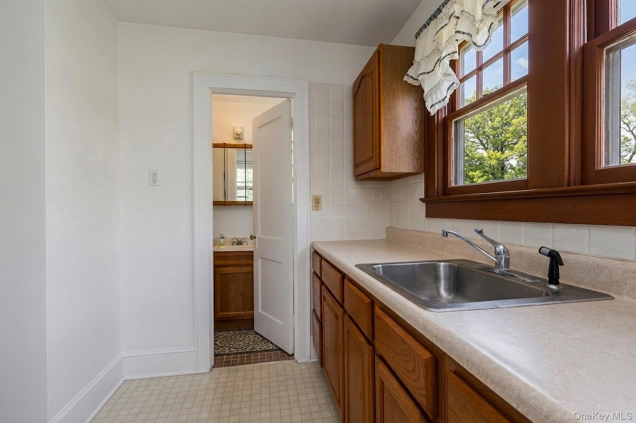 Single Family Western  Rockland County, NY 10994, MLS-990962-22