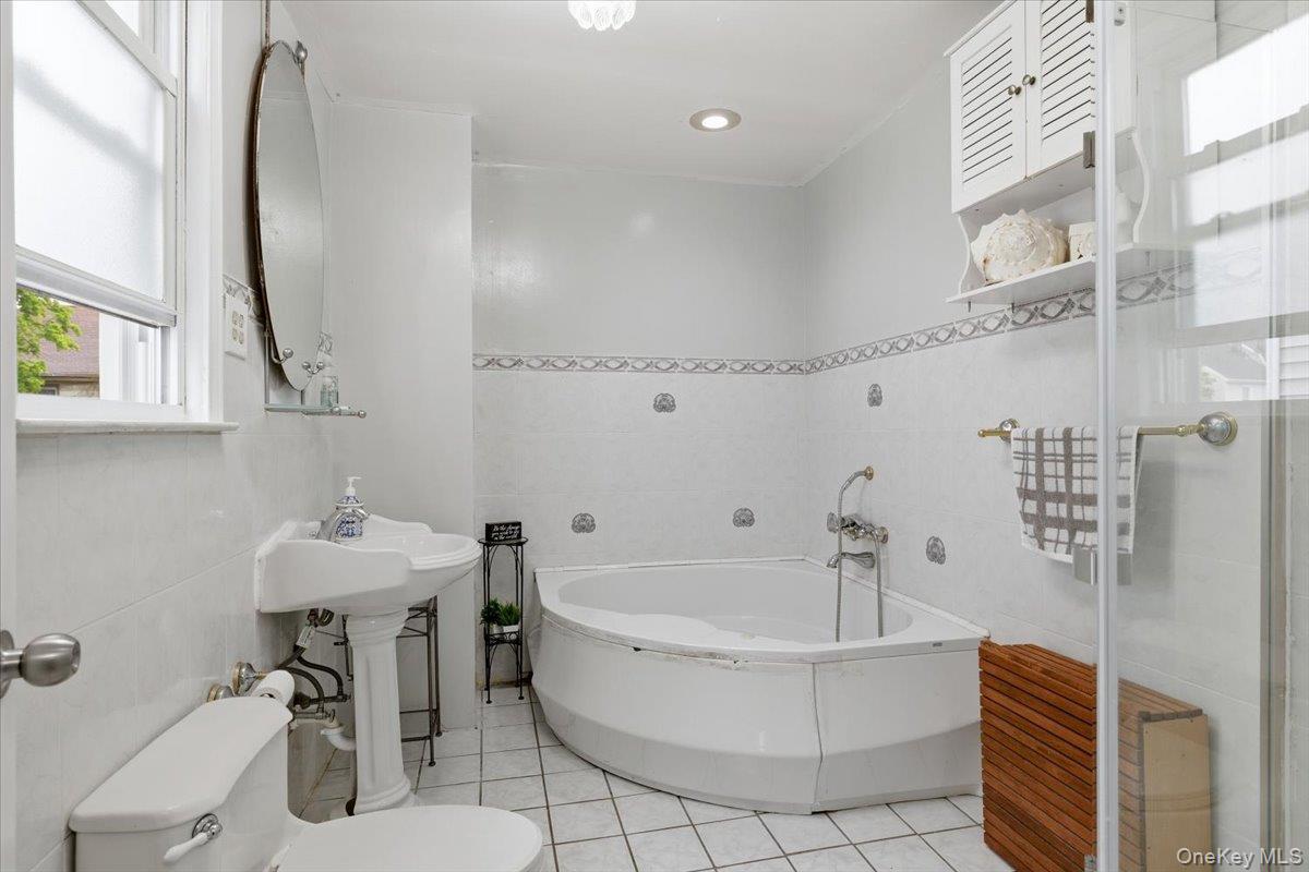 Single Family 218th Queens, NY 11428, MLS-990976-16