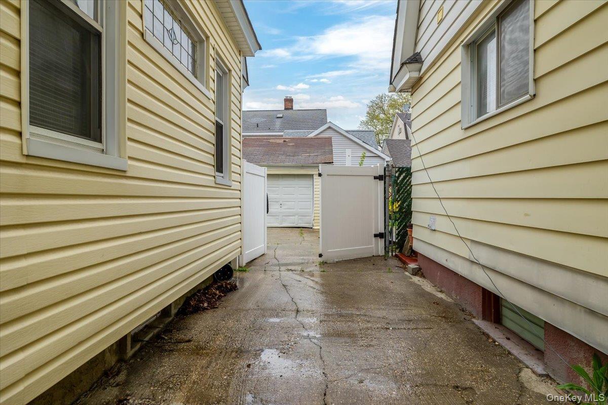 Single Family 218th Queens, NY 11428, MLS-990976-21