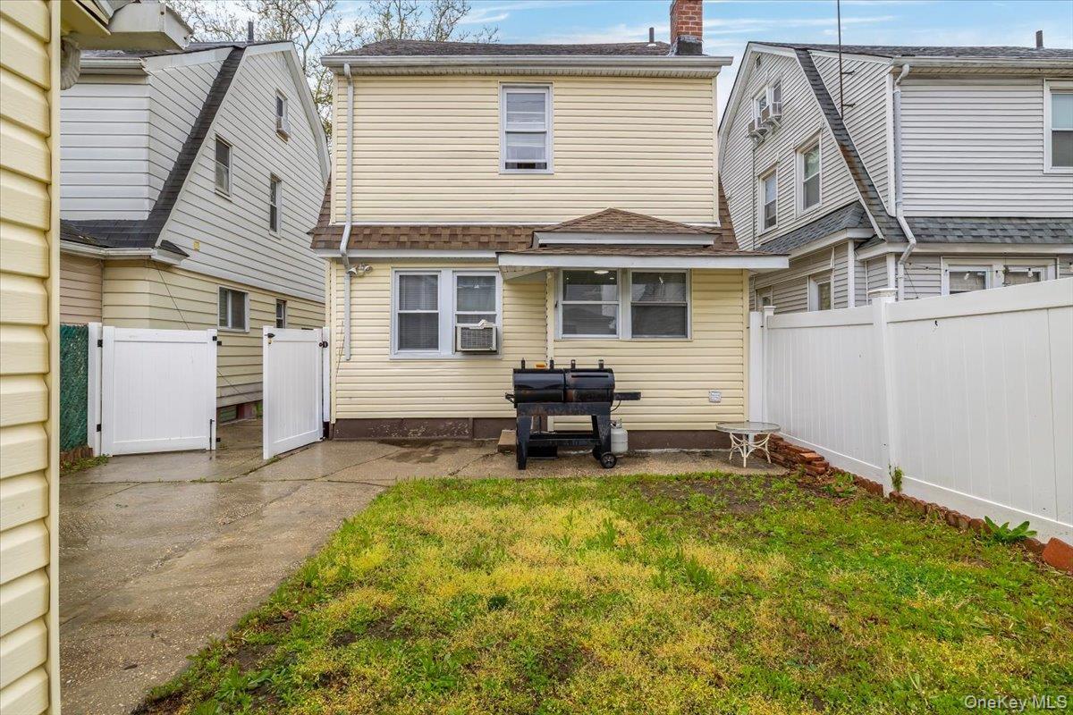 Single Family 218th Queens, NY 11428, MLS-990976-25