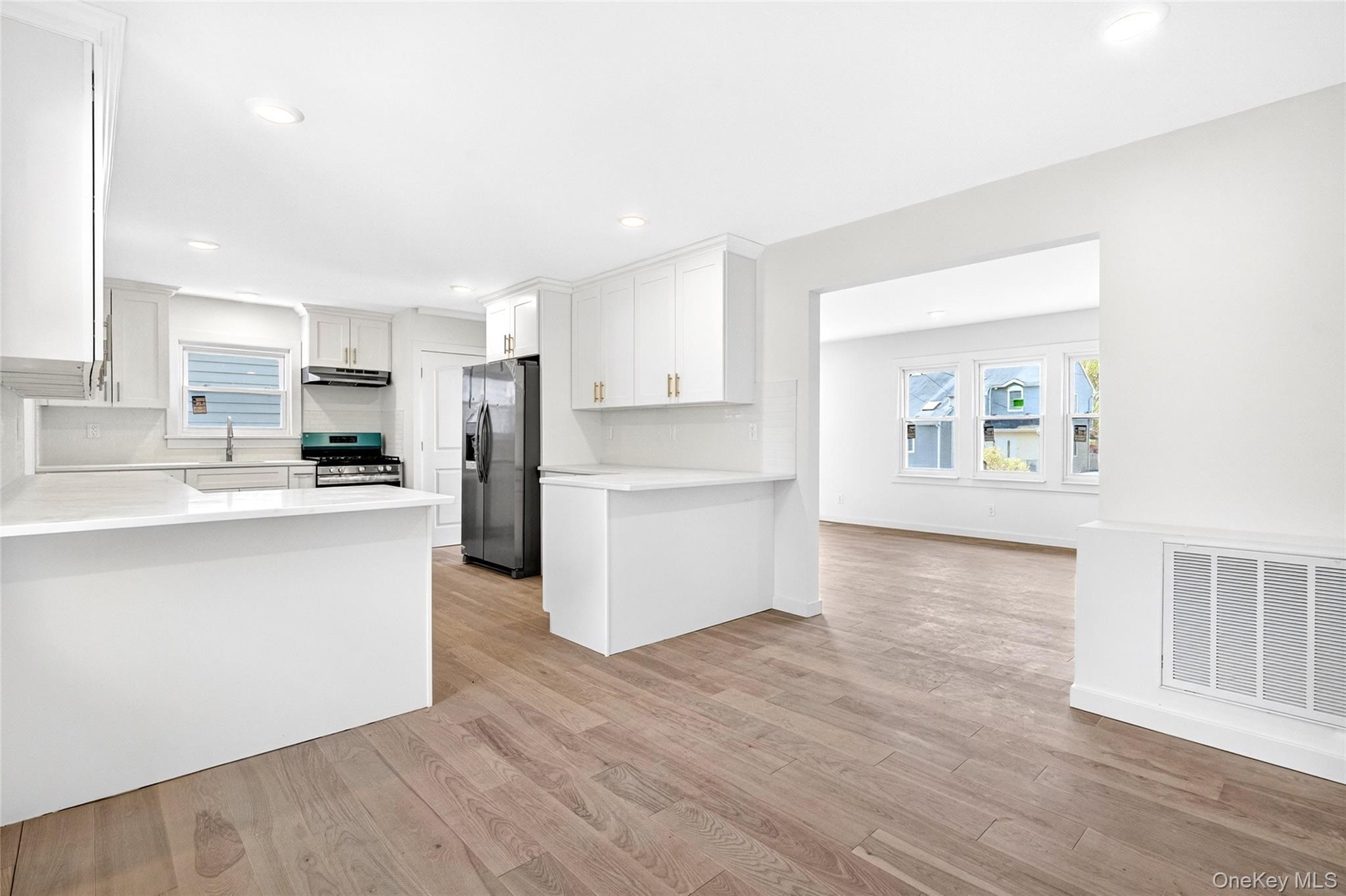 Single Family Woodside  Westchester County, NY 10523, MLS-991025-15