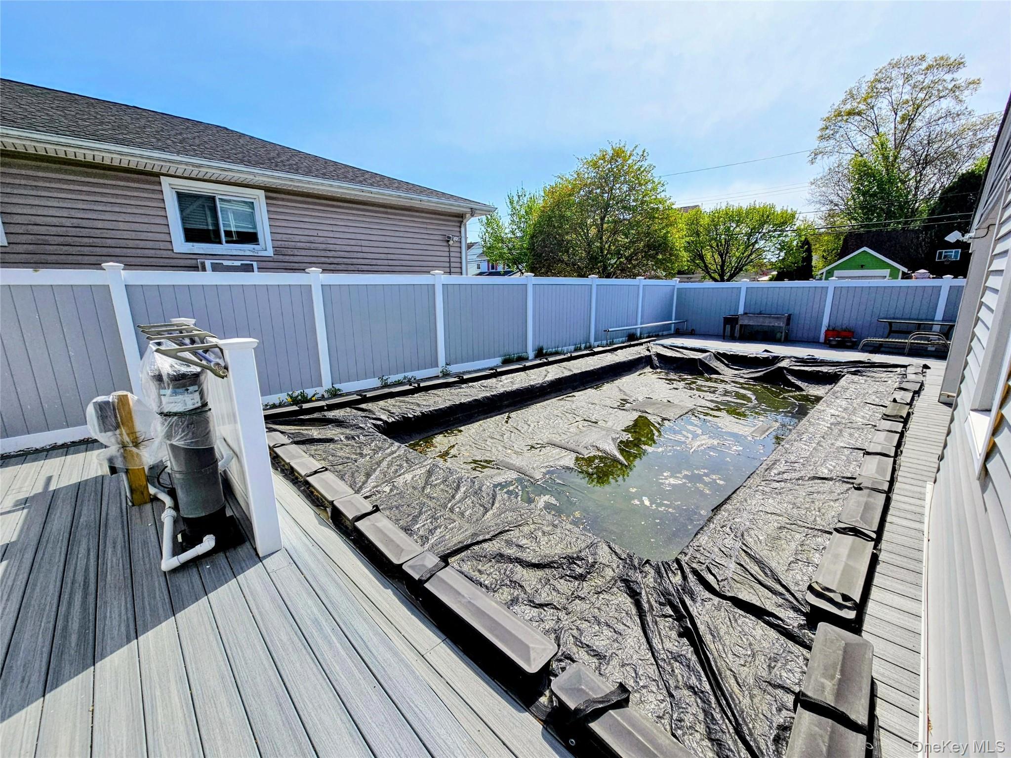 Single Family Spruce  Nassau County, NY 11801, MLS-991049-25