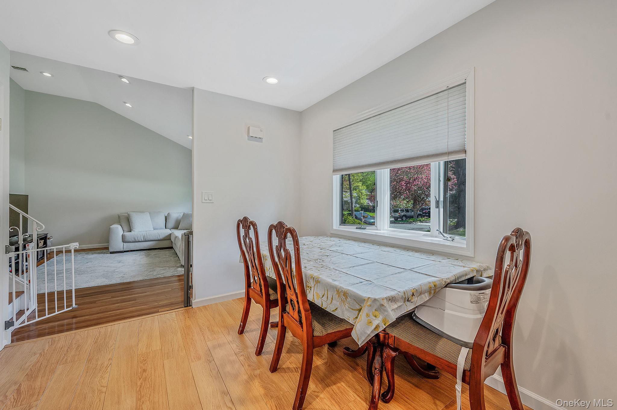 Single Family Gay Lore  Suffolk County, NY 11743, MLS-991071-7