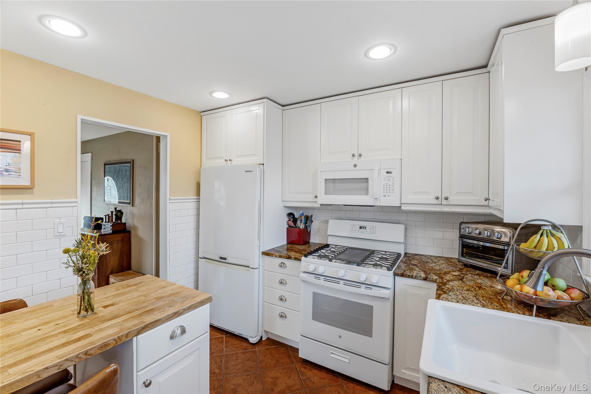 Single Family 8th  Nassau County, NY 11714, MLS-991074-10