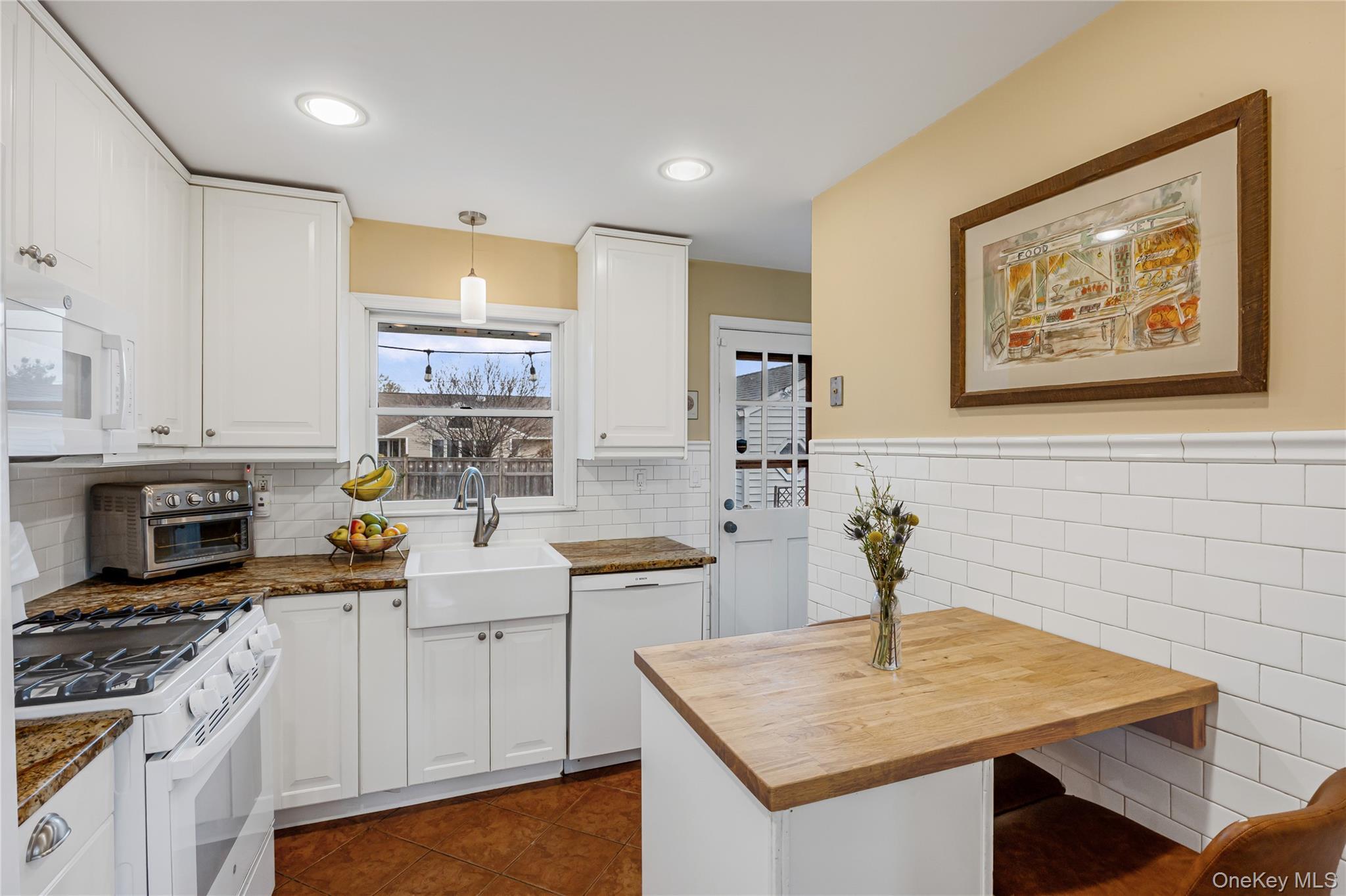 Single Family 8th  Nassau County, NY 11714, MLS-991074-12