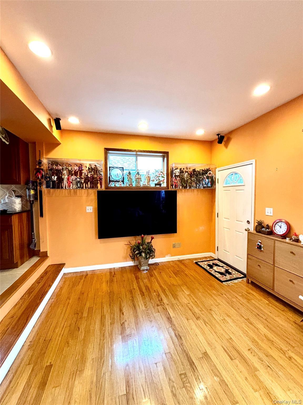 Single Family 188th Street Queens, NY 11366, MLS-991125-10