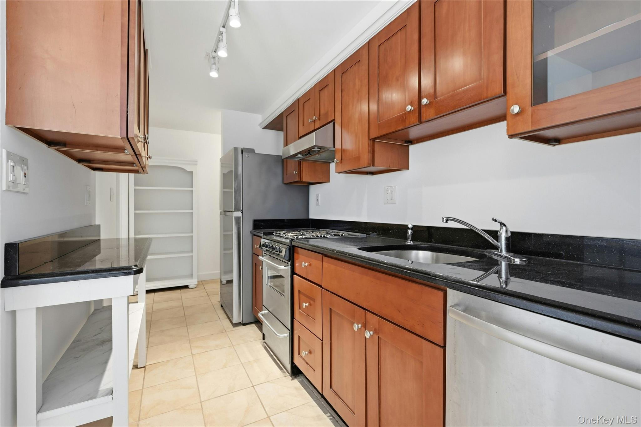 Single Family 6th  Suffolk County, NY 11746, MLS-991135-30