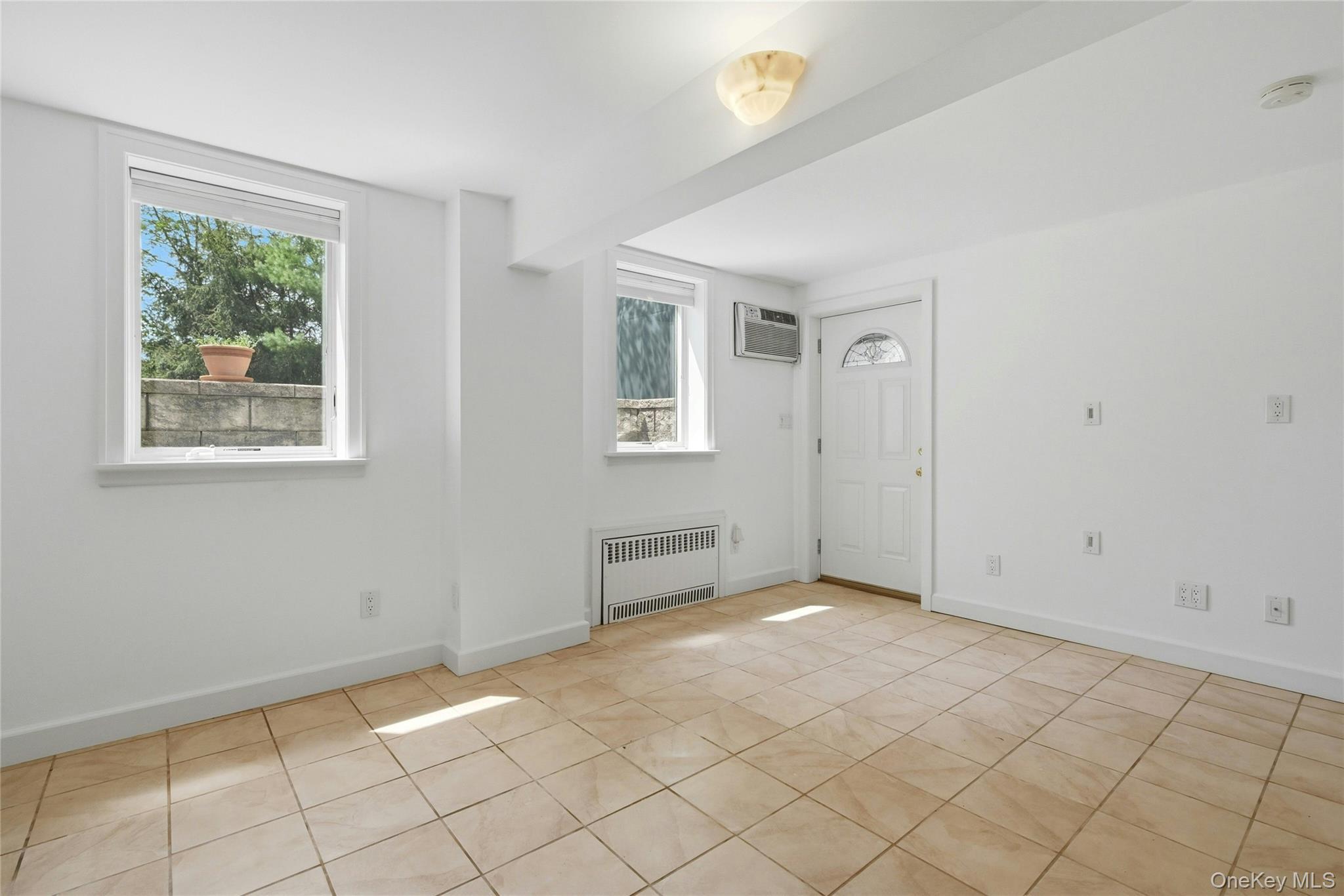 Single Family 6th  Suffolk County, NY 11746, MLS-991135-31