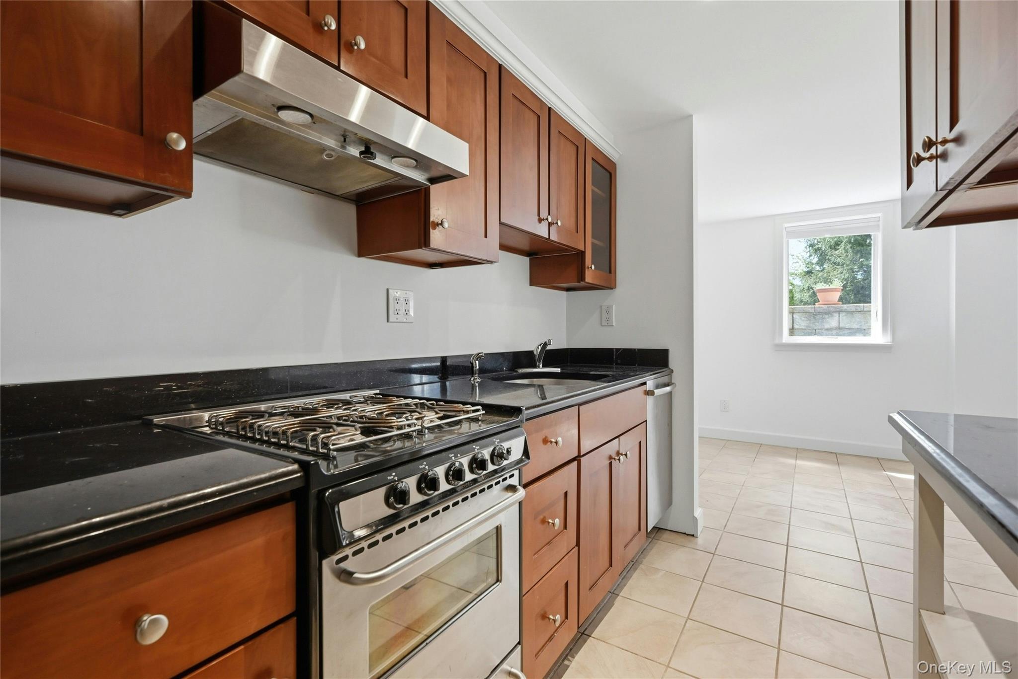 Single Family 6th  Suffolk County, NY 11746, MLS-991135-33
