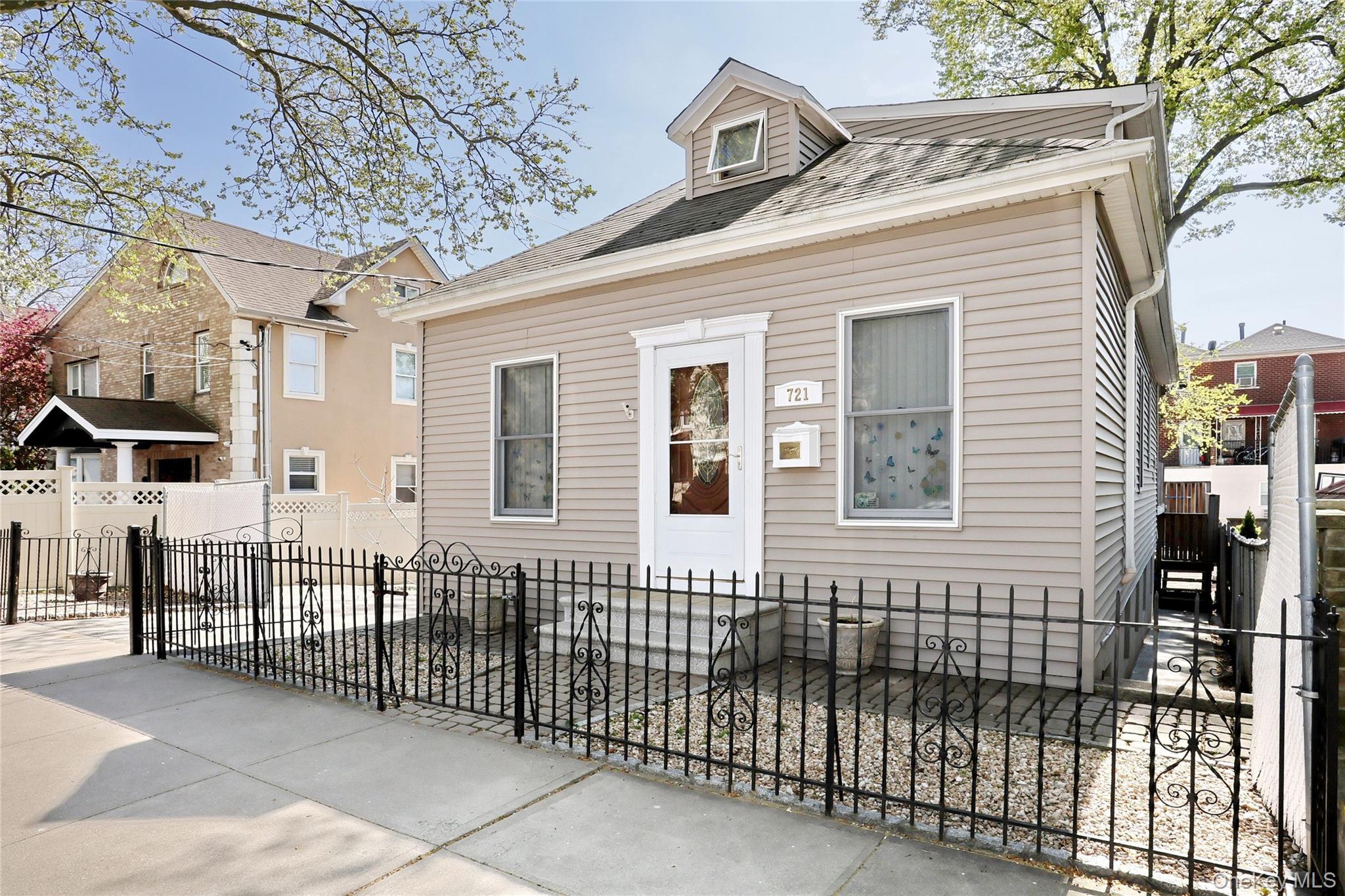 Single Family Vincent  Bronx, NY 10465, MLS-991157-2
