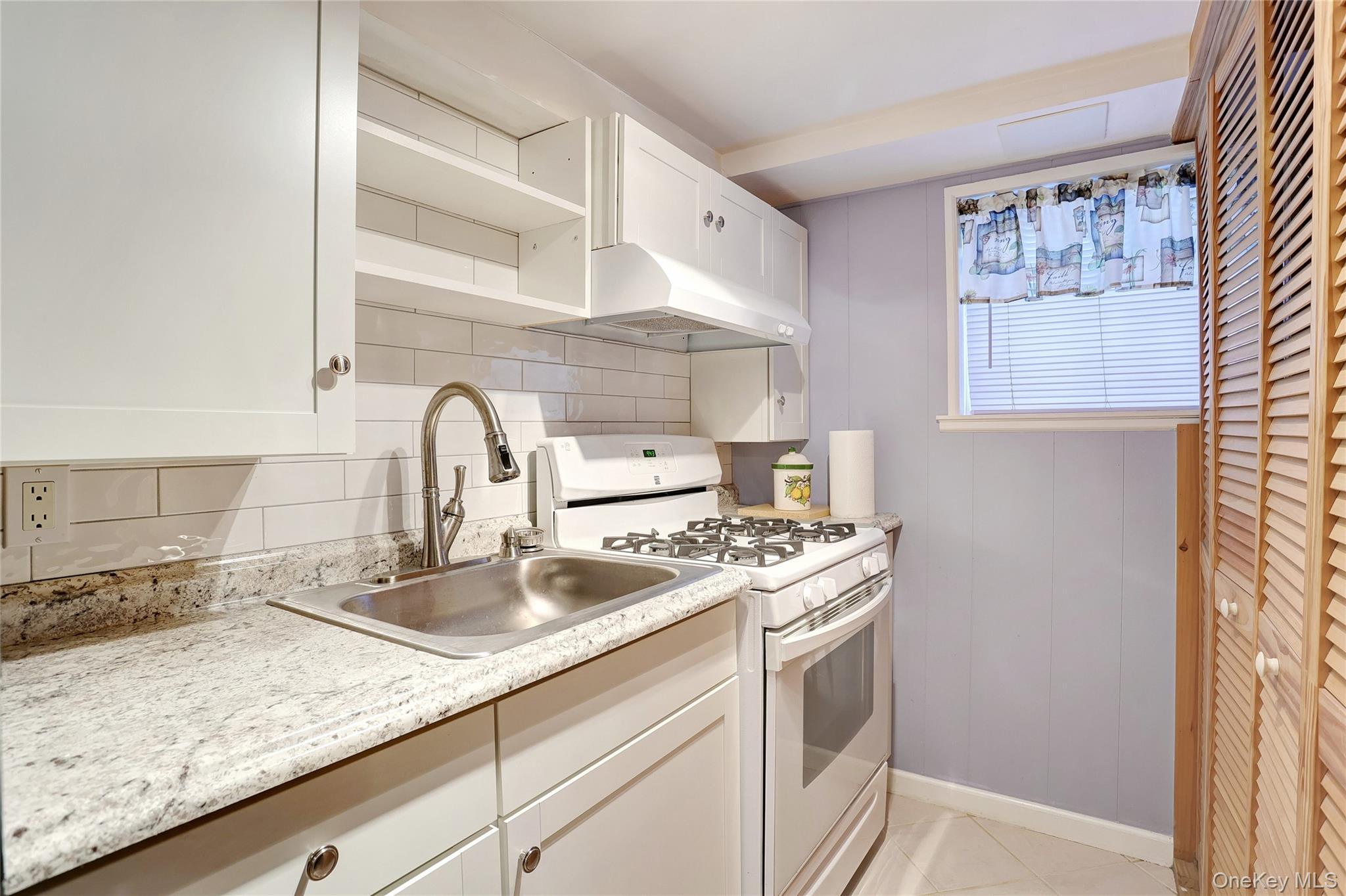 Single Family Vincent  Bronx, NY 10465, MLS-991157-23