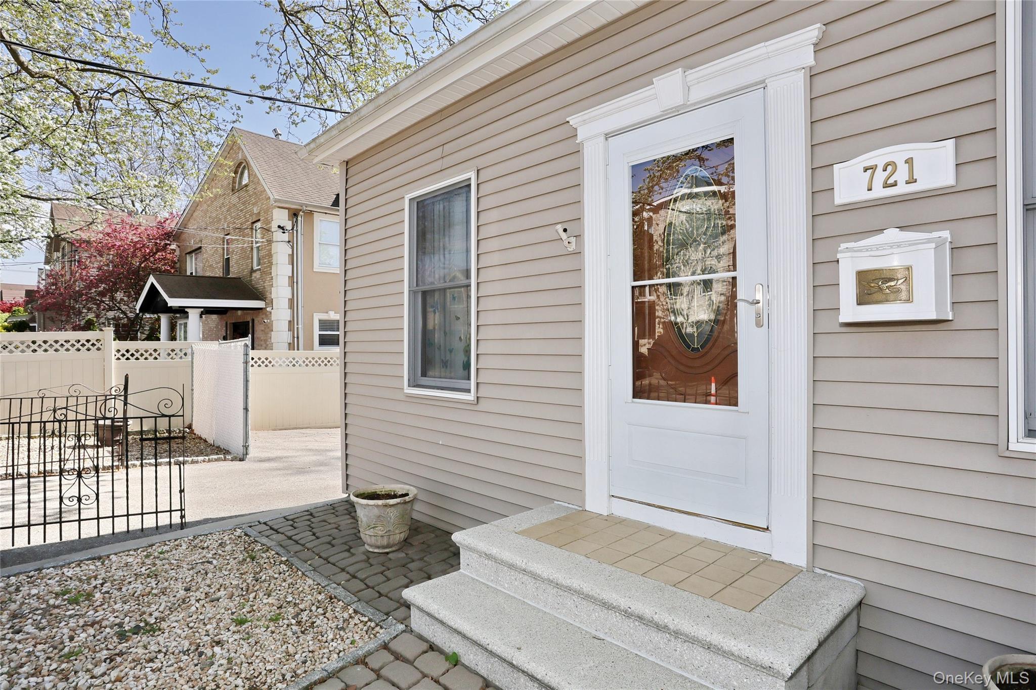 Single Family Vincent  Bronx, NY 10465, MLS-991157-3