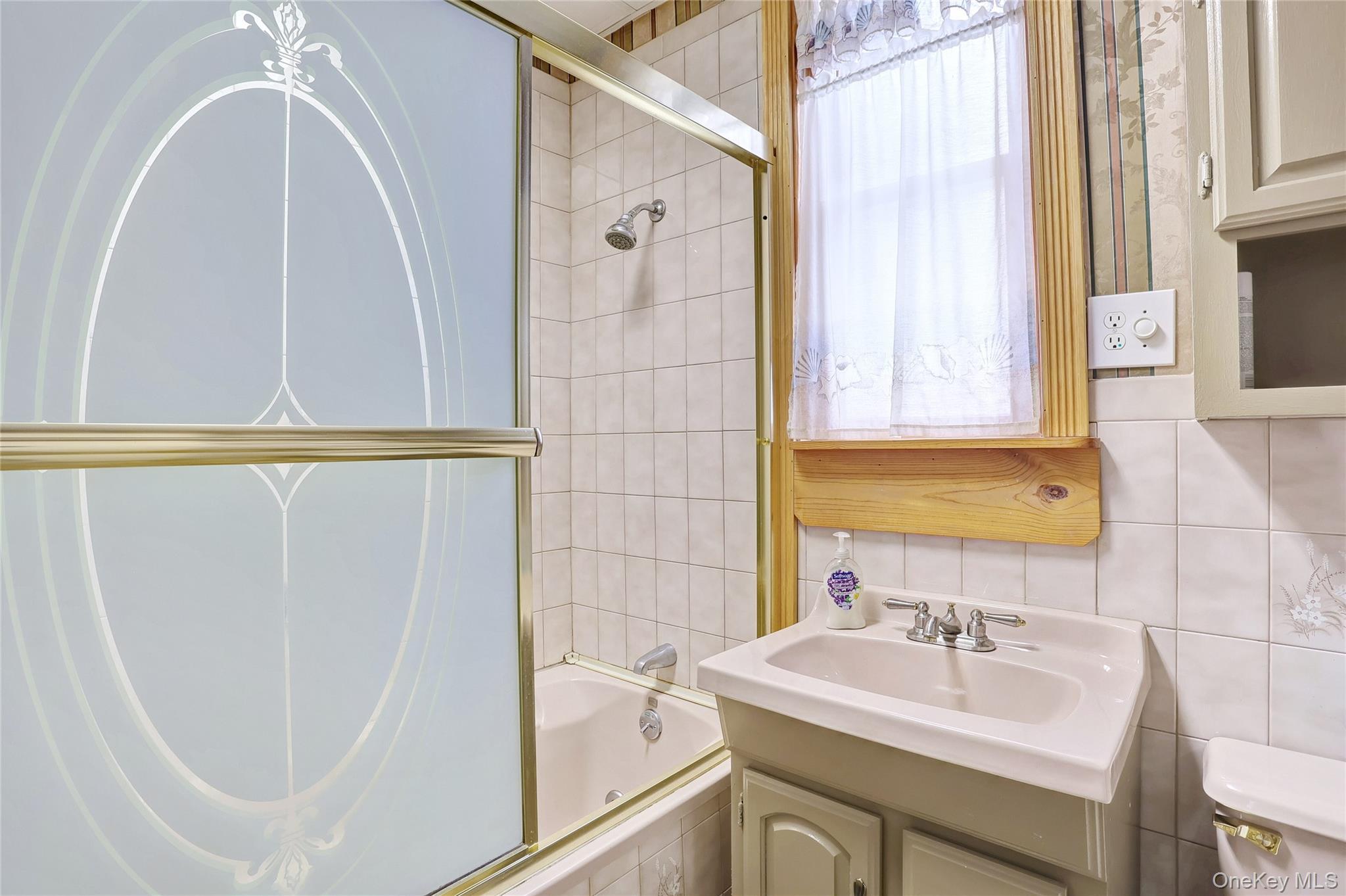 Single Family Vincent  Bronx, NY 10465, MLS-991157-9