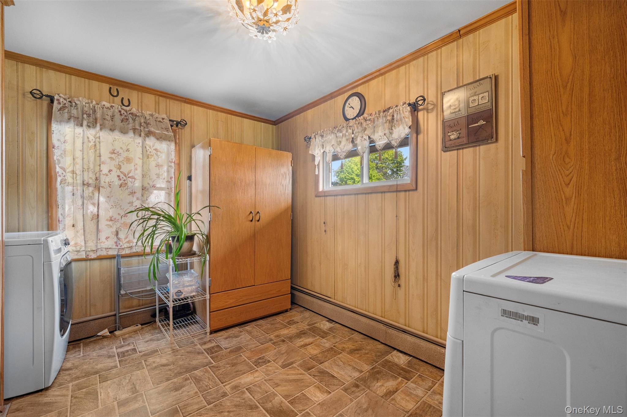 Single Family Bent  Nassau County, NY 11756, MLS-991214-21