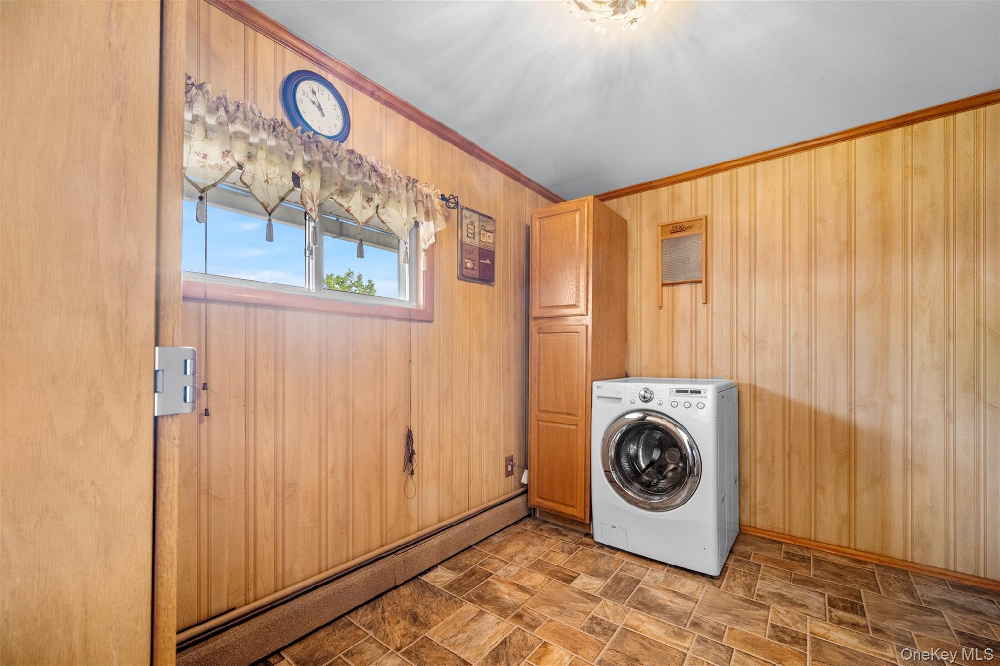 Single Family Bent  Nassau County, NY 11756, MLS-991214-22