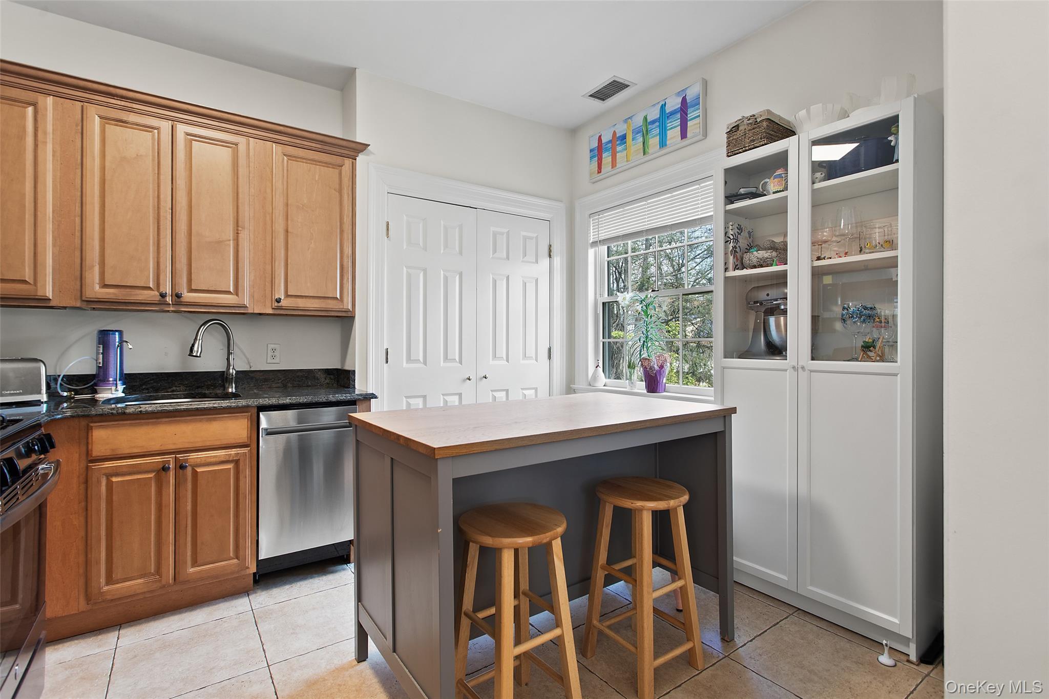 Single Family Wallace Street  Westchester County, NY 10707, MLS-991221-25