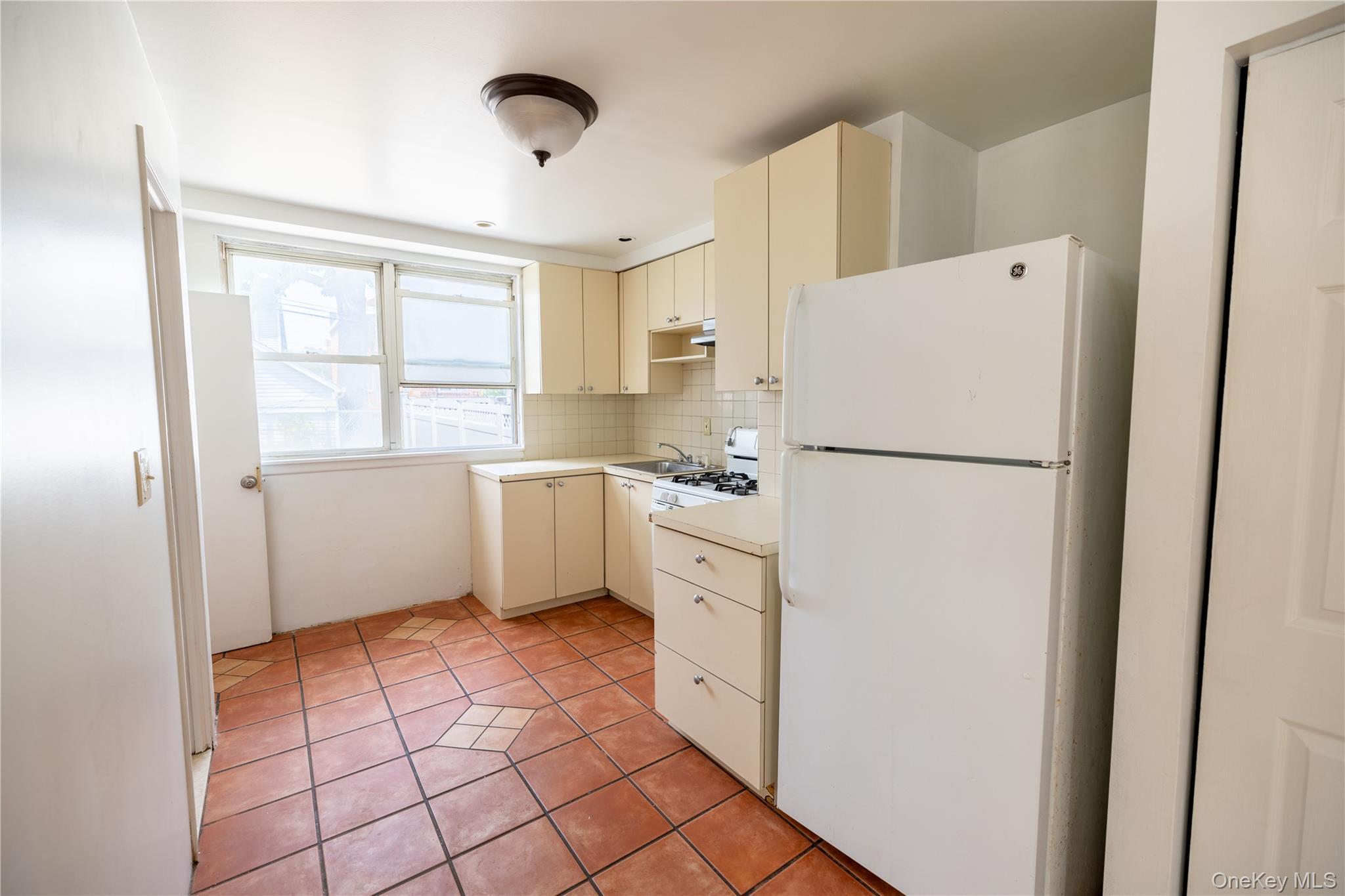 Single Family Middletown  Bronx, NY 10461, MLS-991237-10