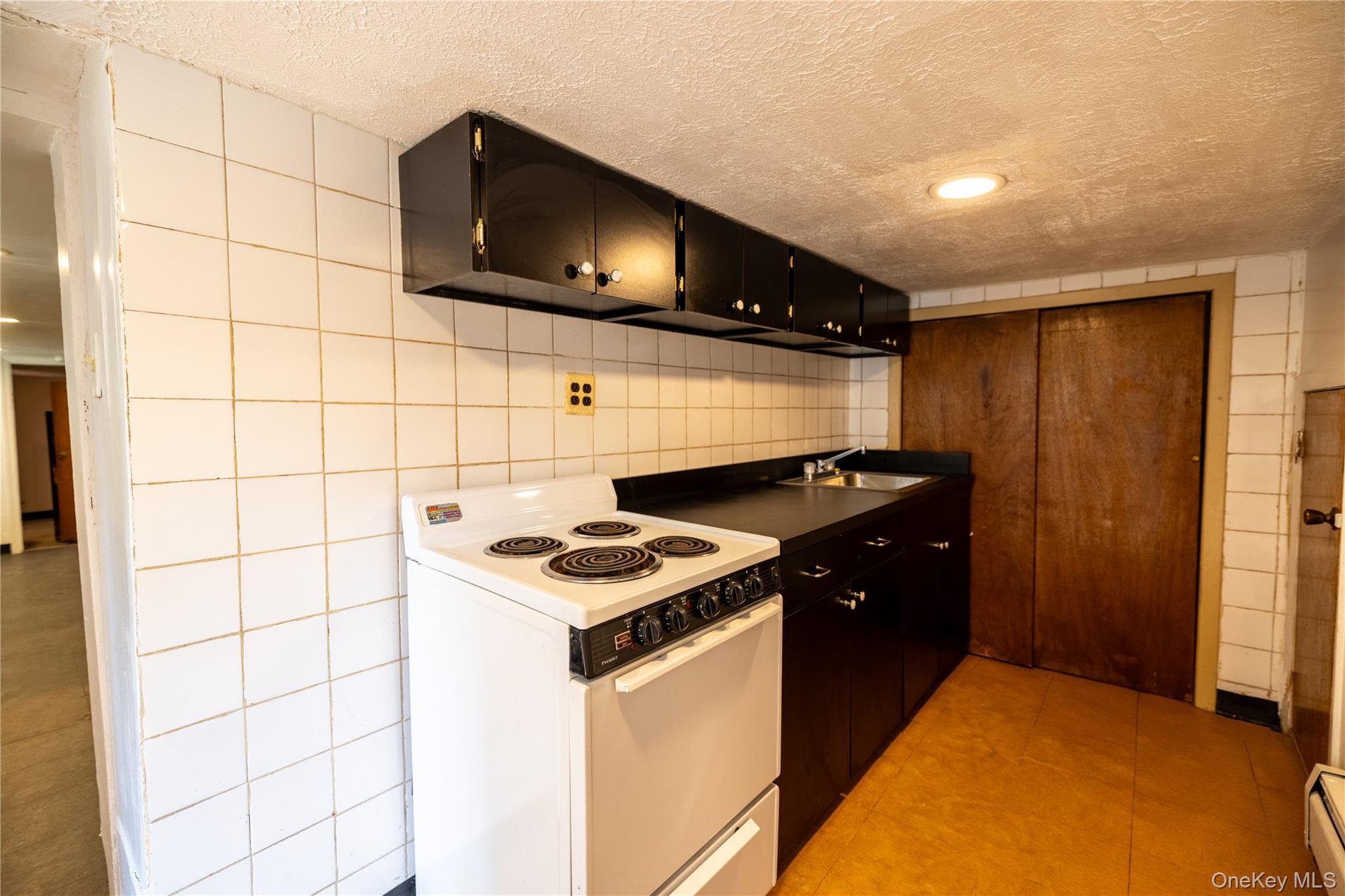 Single Family Middletown  Bronx, NY 10461, MLS-991237-21