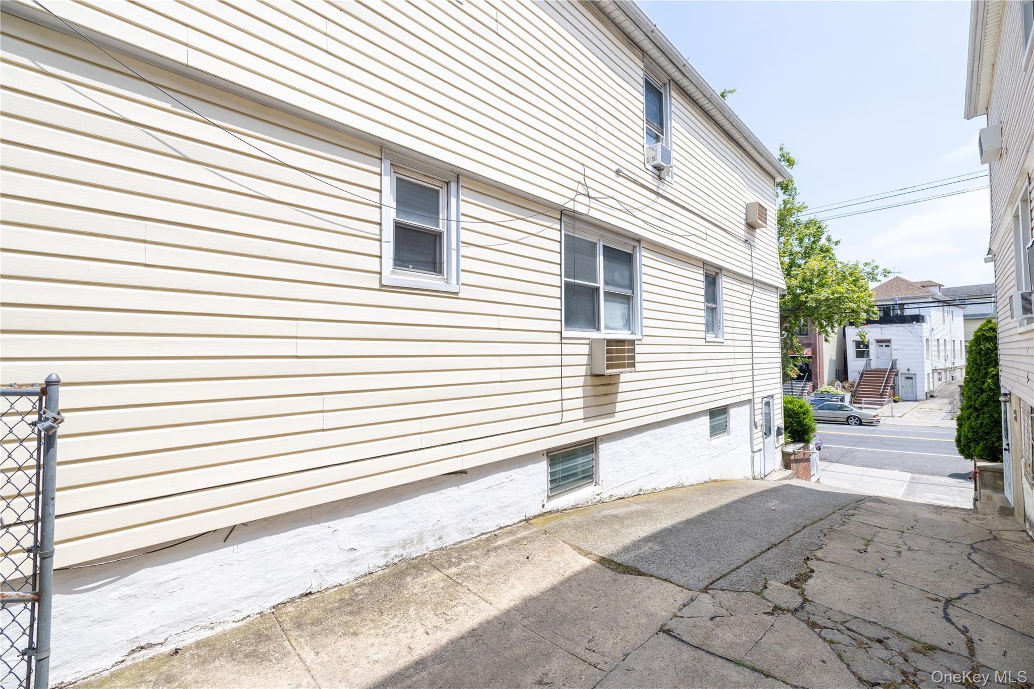 Single Family Middletown  Bronx, NY 10461, MLS-991237-28