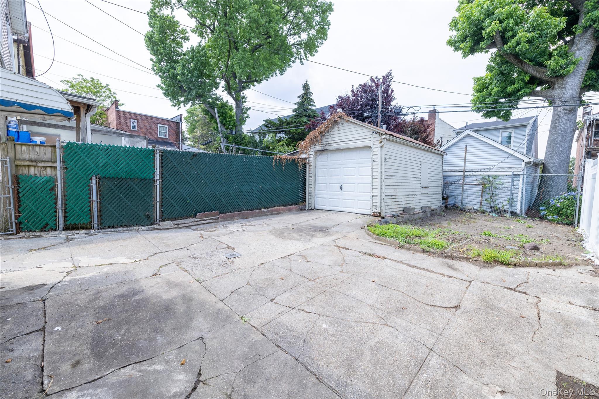Single Family Middletown  Bronx, NY 10461, MLS-991237-30