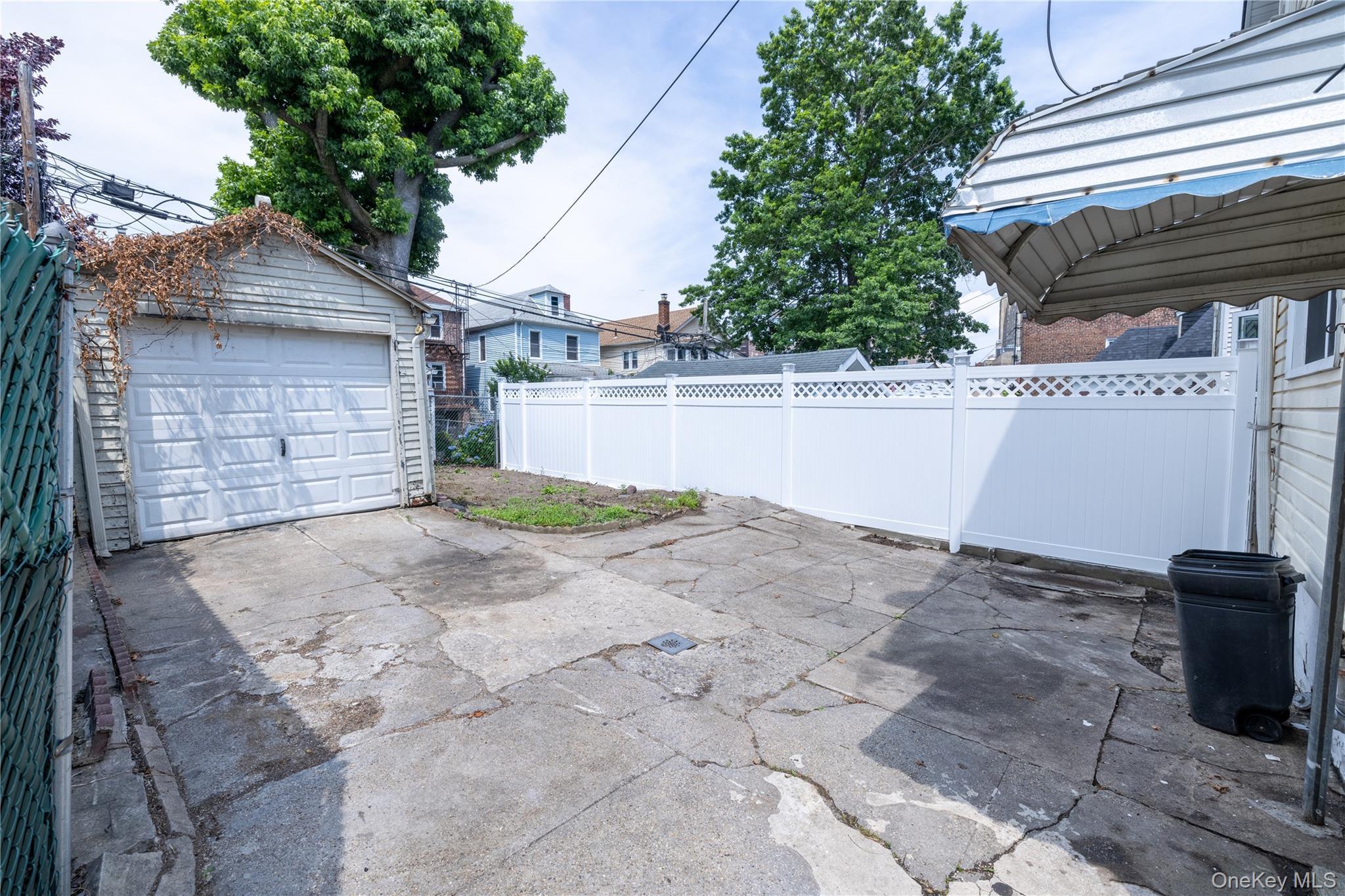 Single Family Middletown  Bronx, NY 10461, MLS-991237-31
