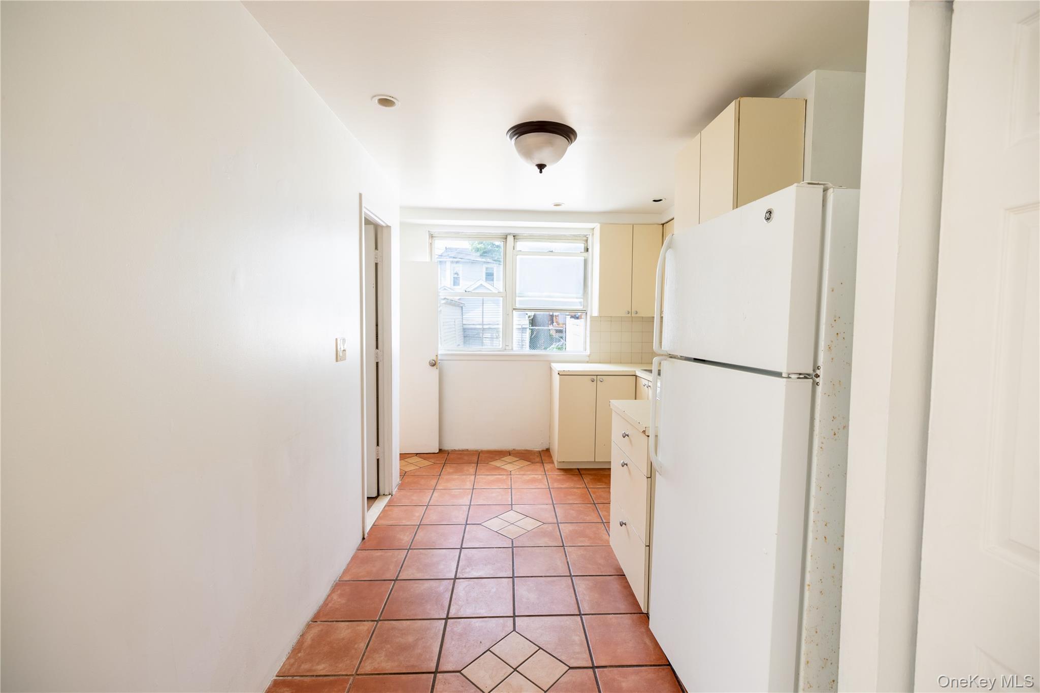 Single Family Middletown  Bronx, NY 10461, MLS-991237-7