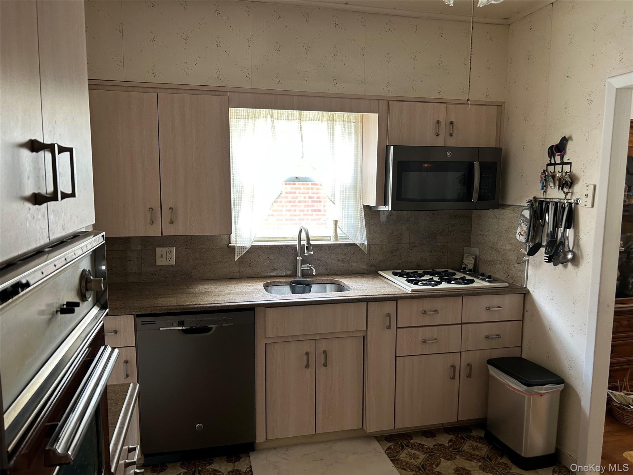 Single Family 196th Place  Queens, NY 11358, MLS-991266-5