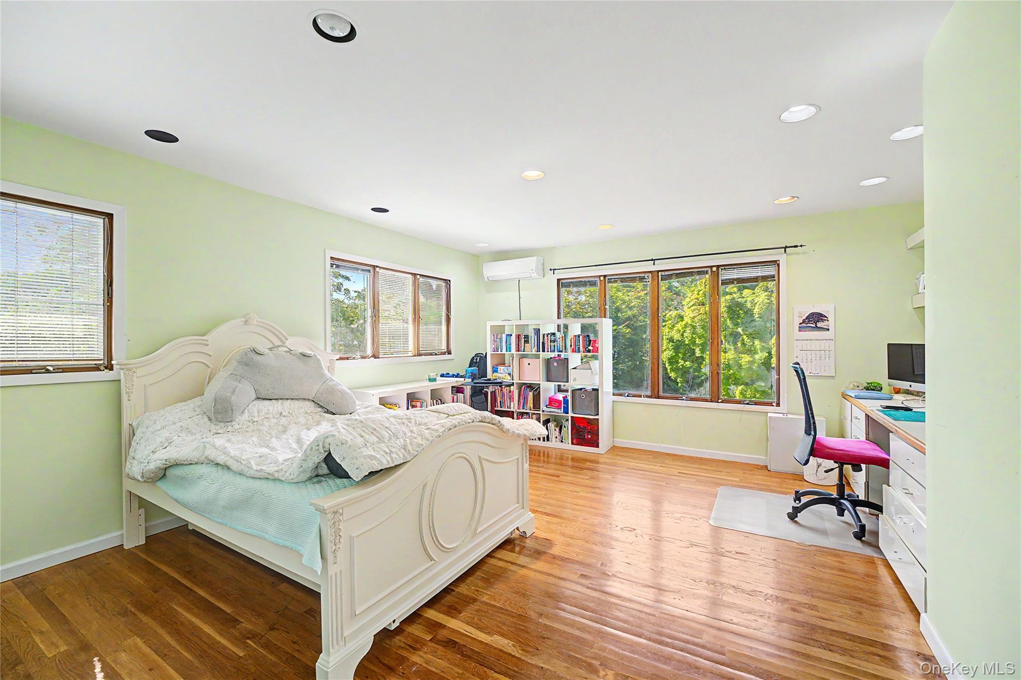 Single Family Serpentine Lane Nassau County, NY 11507, MLS-991281-15