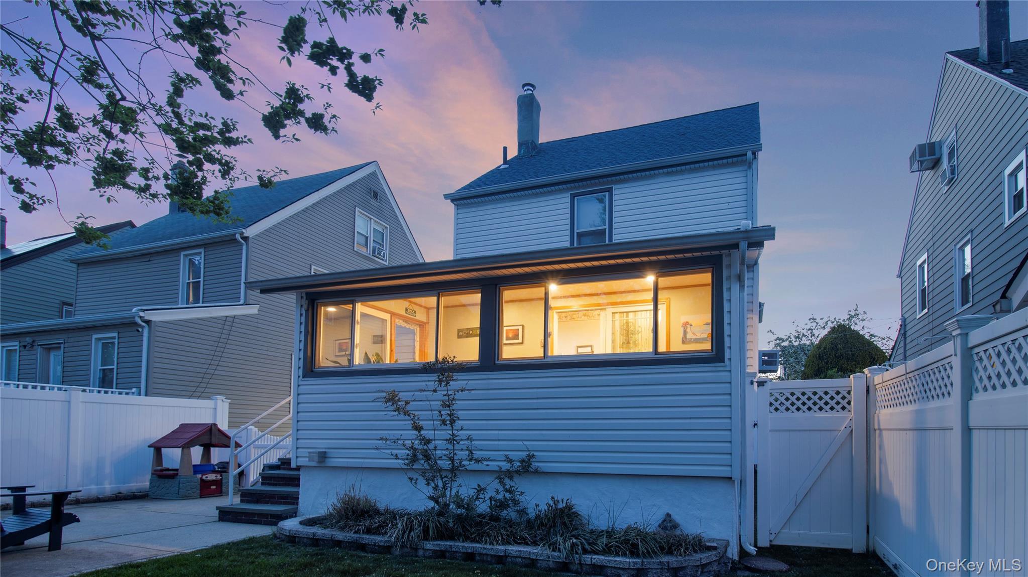 Single Family Liggett  Nassau County, NY 11581, MLS-991283-5