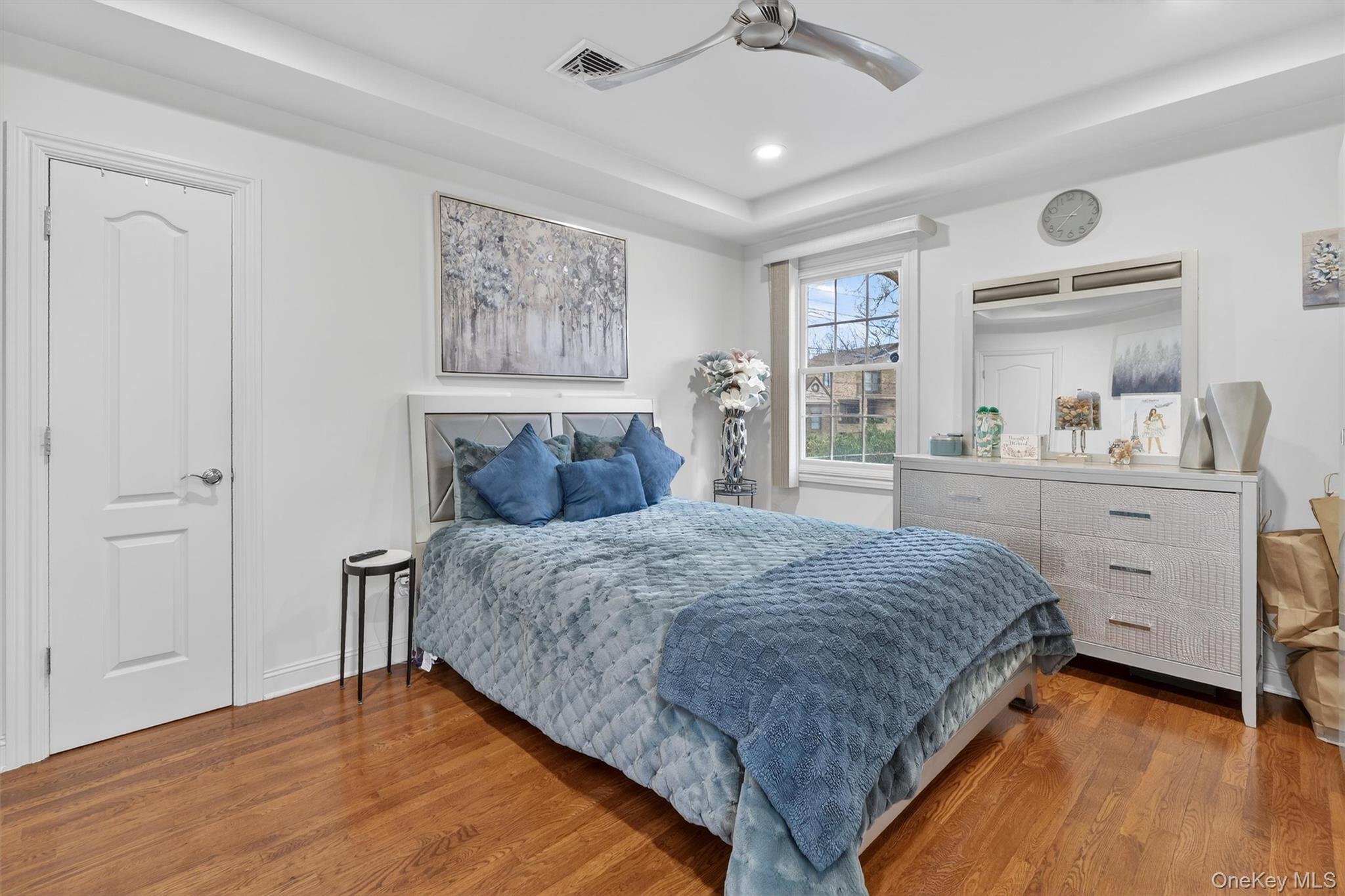 Single Family Agar  Bronx, NY 10465, MLS-991287-37