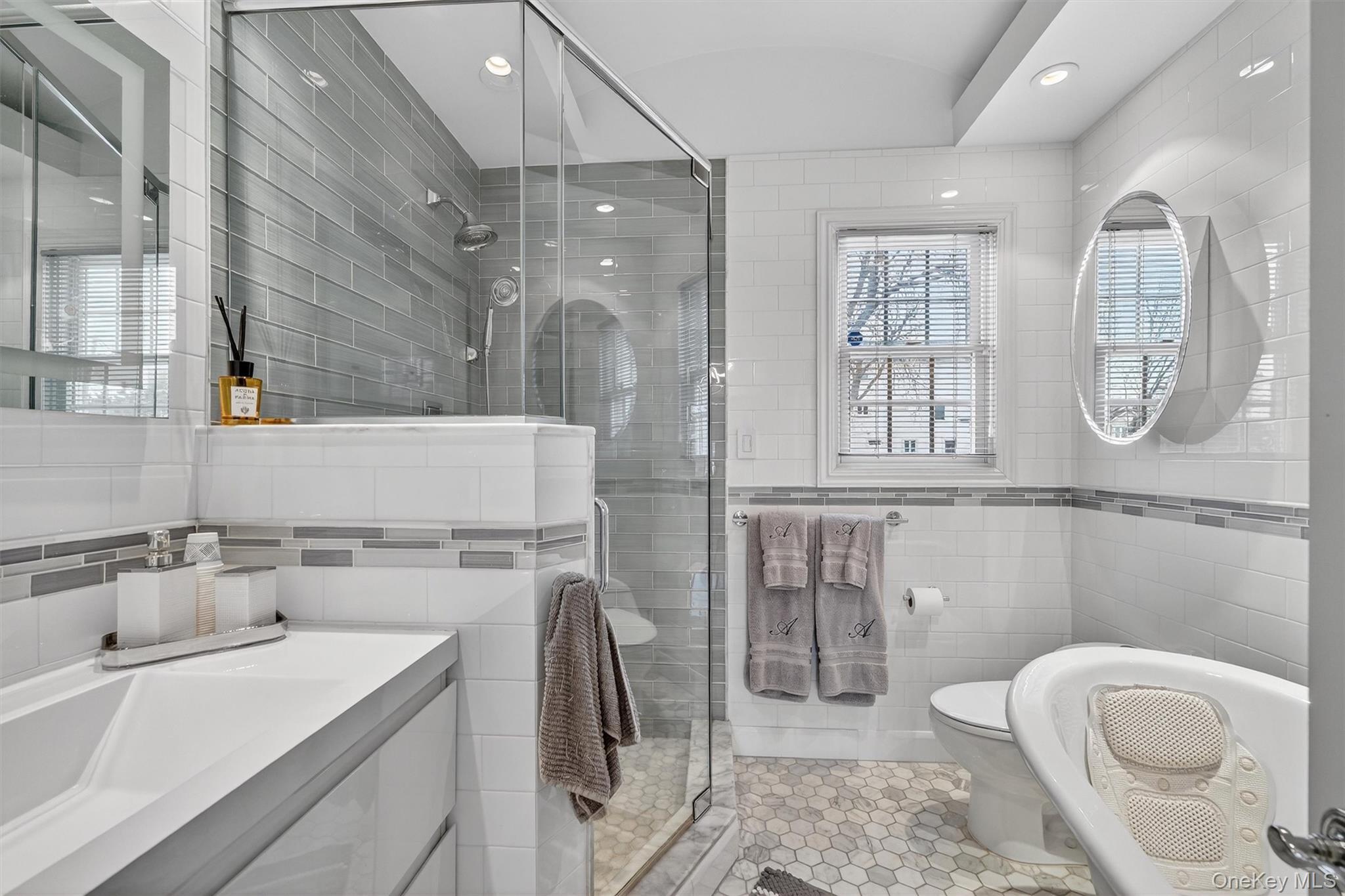 Single Family Agar  Bronx, NY 10465, MLS-991287-38