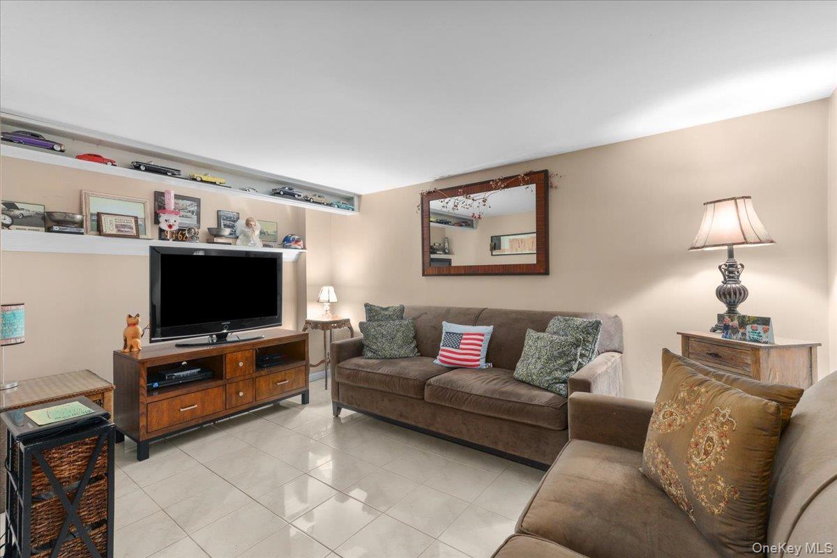 Single Family Narragansett Bronx, NY 10461, MLS-991323-16