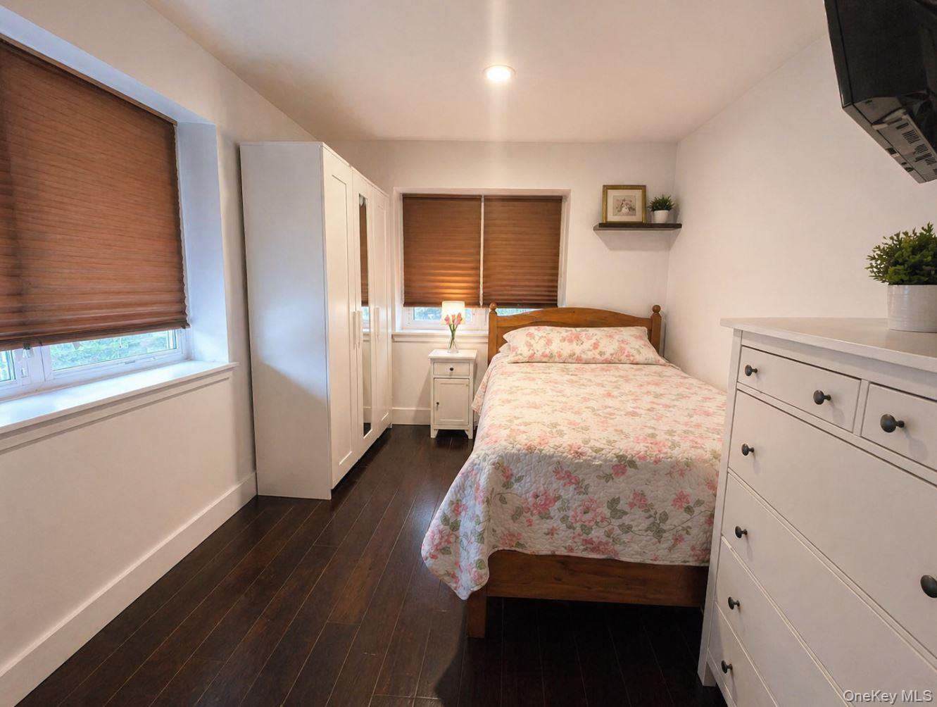 Single Family 65th Avenue  Queens, NY 11367, MLS-991371-4