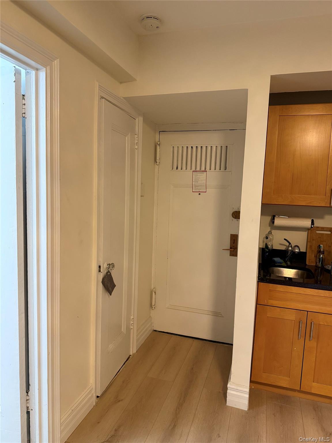 Apartment Tudor City  Manhattan, NY 10017, MLS-991425-12
