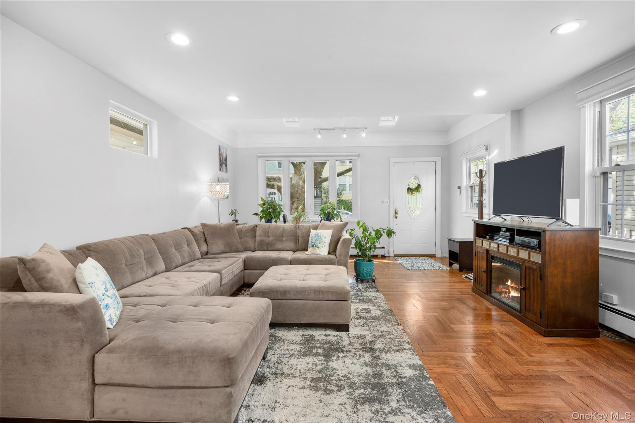 Single Family Wellman  Bronx, NY 10461, MLS-991490-3