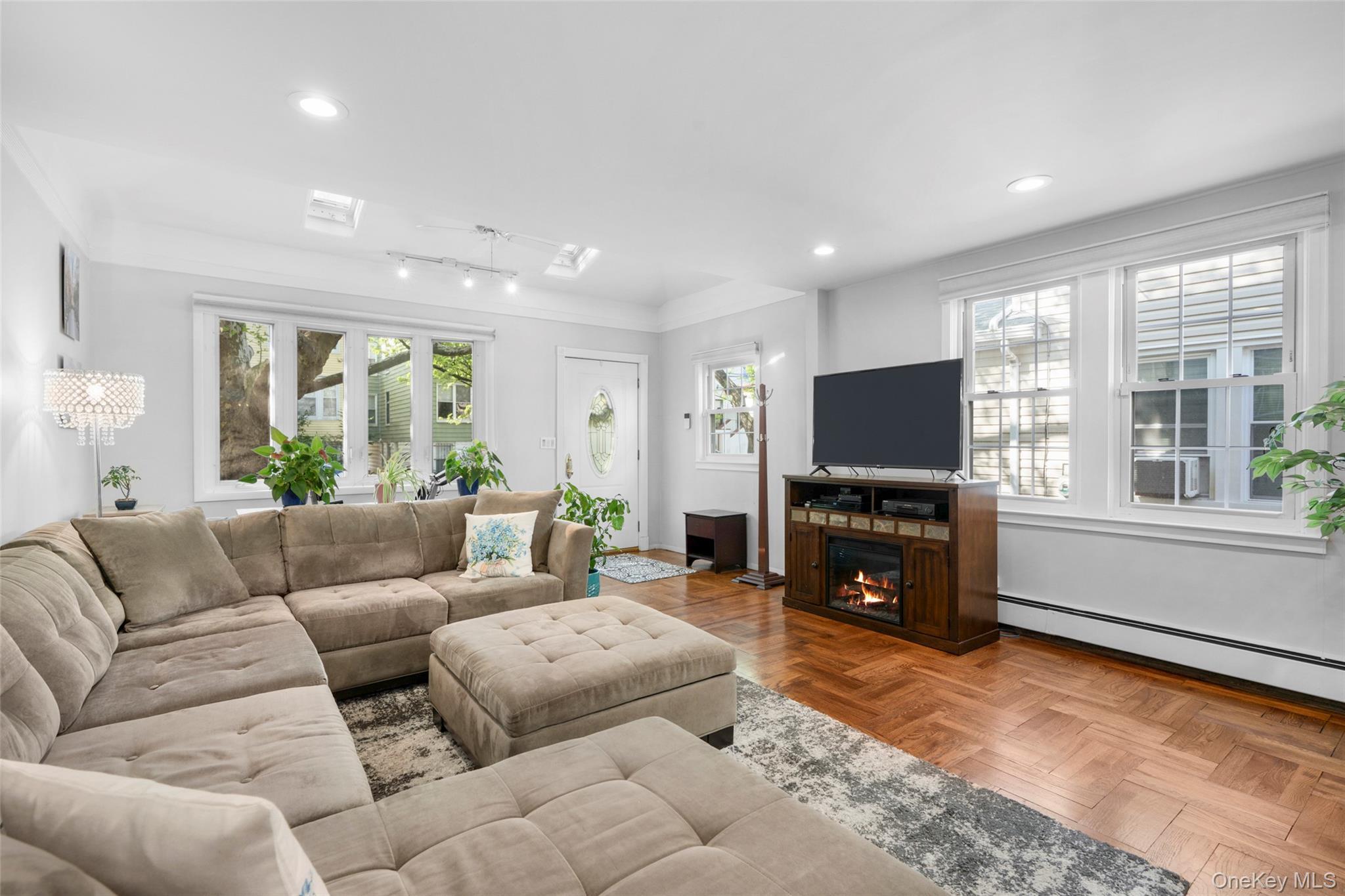 Single Family Wellman  Bronx, NY 10461, MLS-991490-4