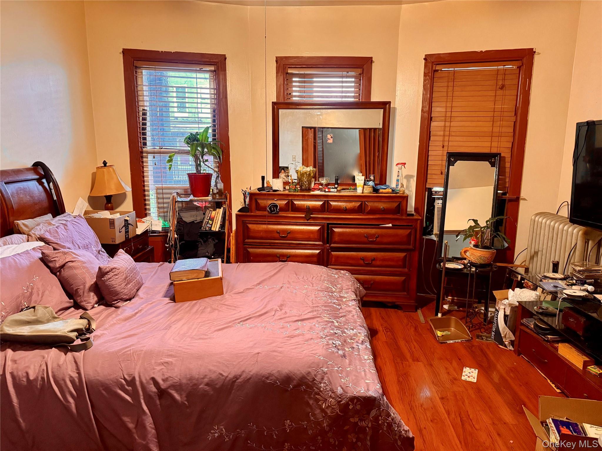 Single Family Melville  Bronx, NY 10460, MLS-991502-21