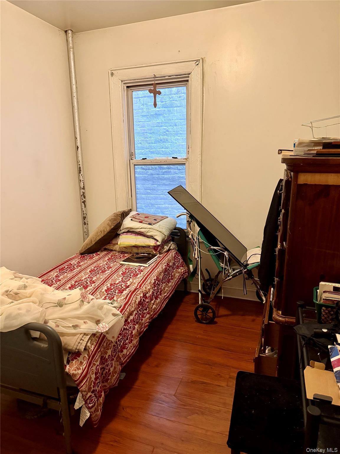 Single Family Melville  Bronx, NY 10460, MLS-991502-26