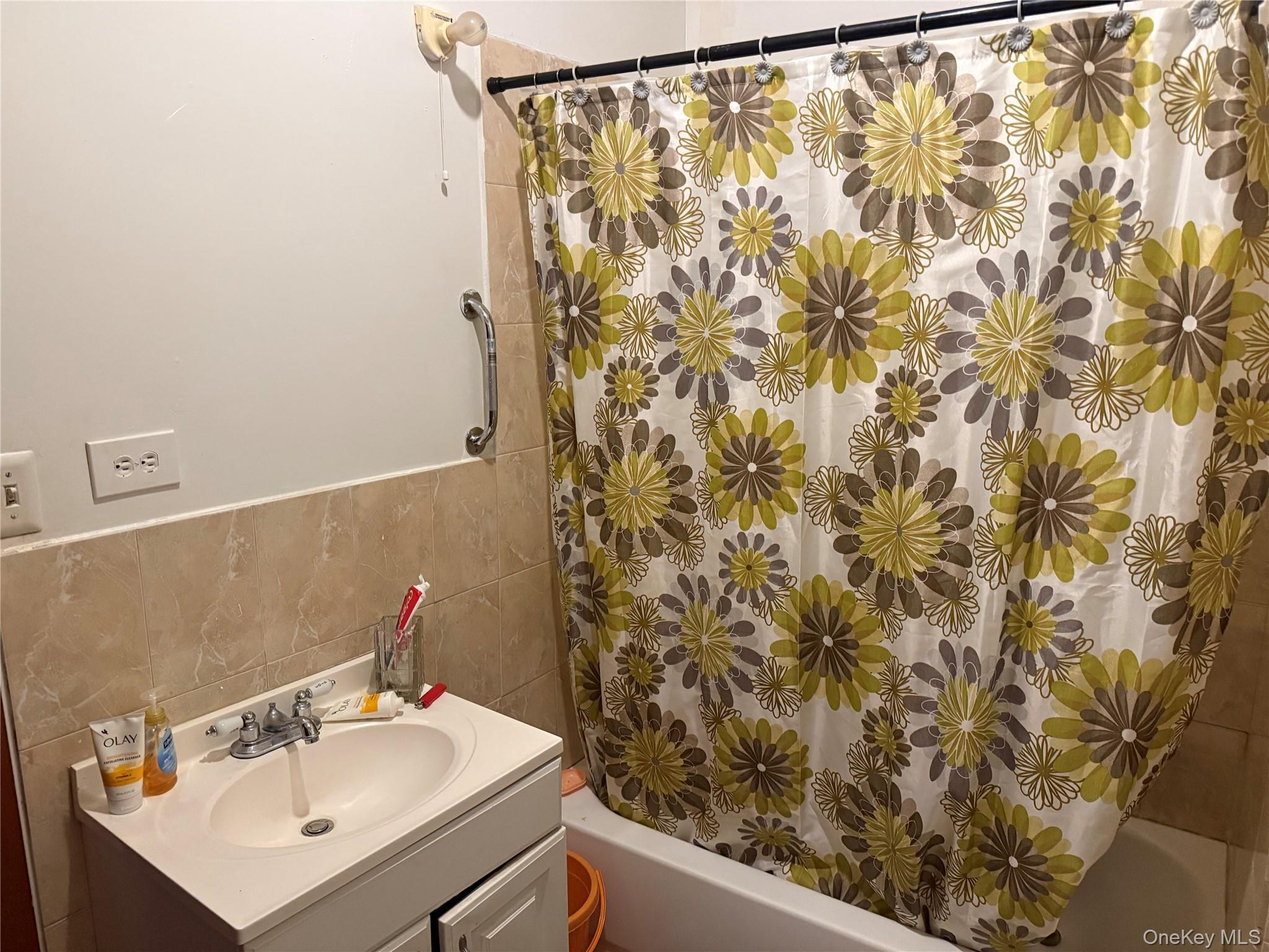 Single Family Melville  Bronx, NY 10460, MLS-991502-27